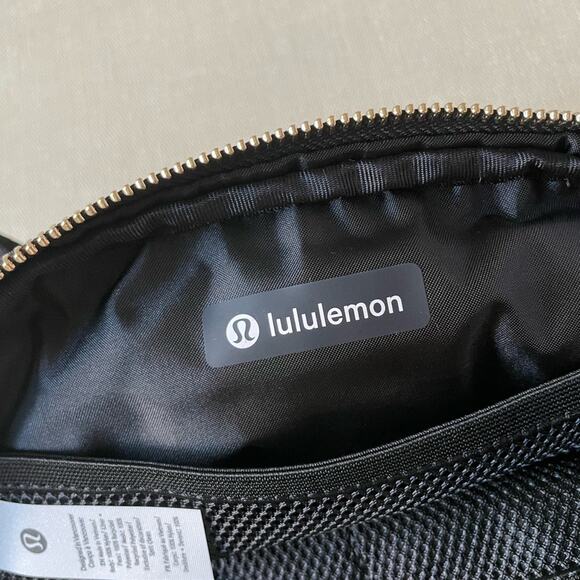lululemon everywhere belt bag 1l studded Glitter- Black Strap length when fully extended Lululemon Everywhere Belt Bag 1l